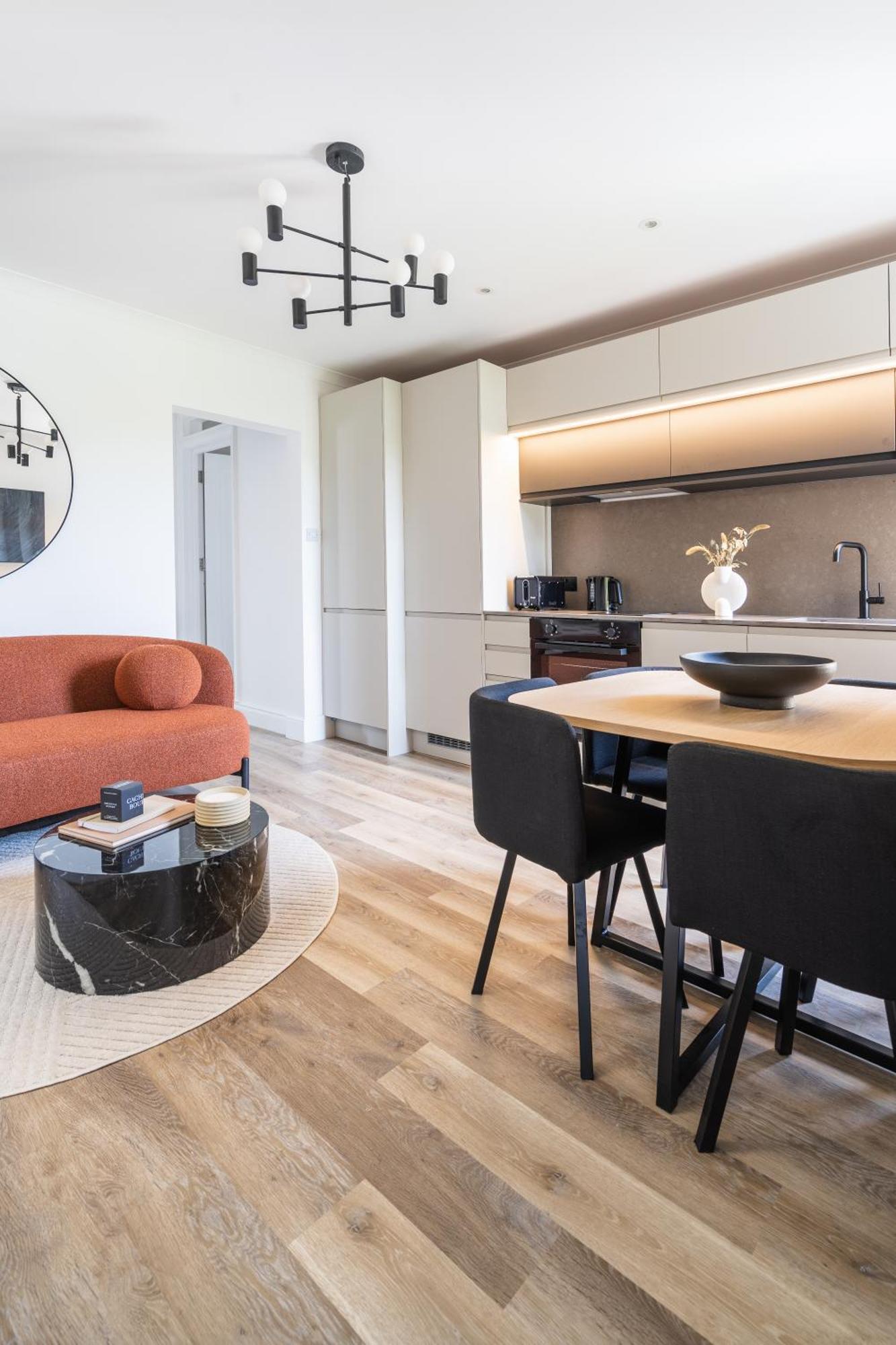 Newly Designed, 2Br Apt, 5Min From Northwood London Tube Station, Nato Hq, Ideal For Wembley, Warner Studio, Contractors Exteriör bild
