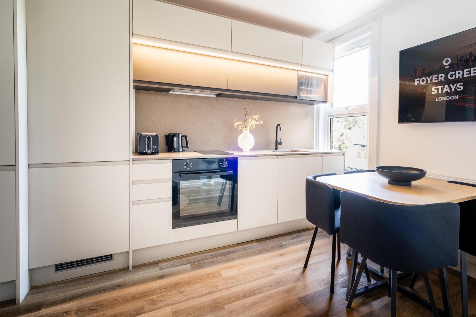 Newly Designed, 2Br Apt, 5Min From Northwood London Tube Station, Nato Hq, Ideal For Wembley, Warner Studio, Contractors Exteriör bild