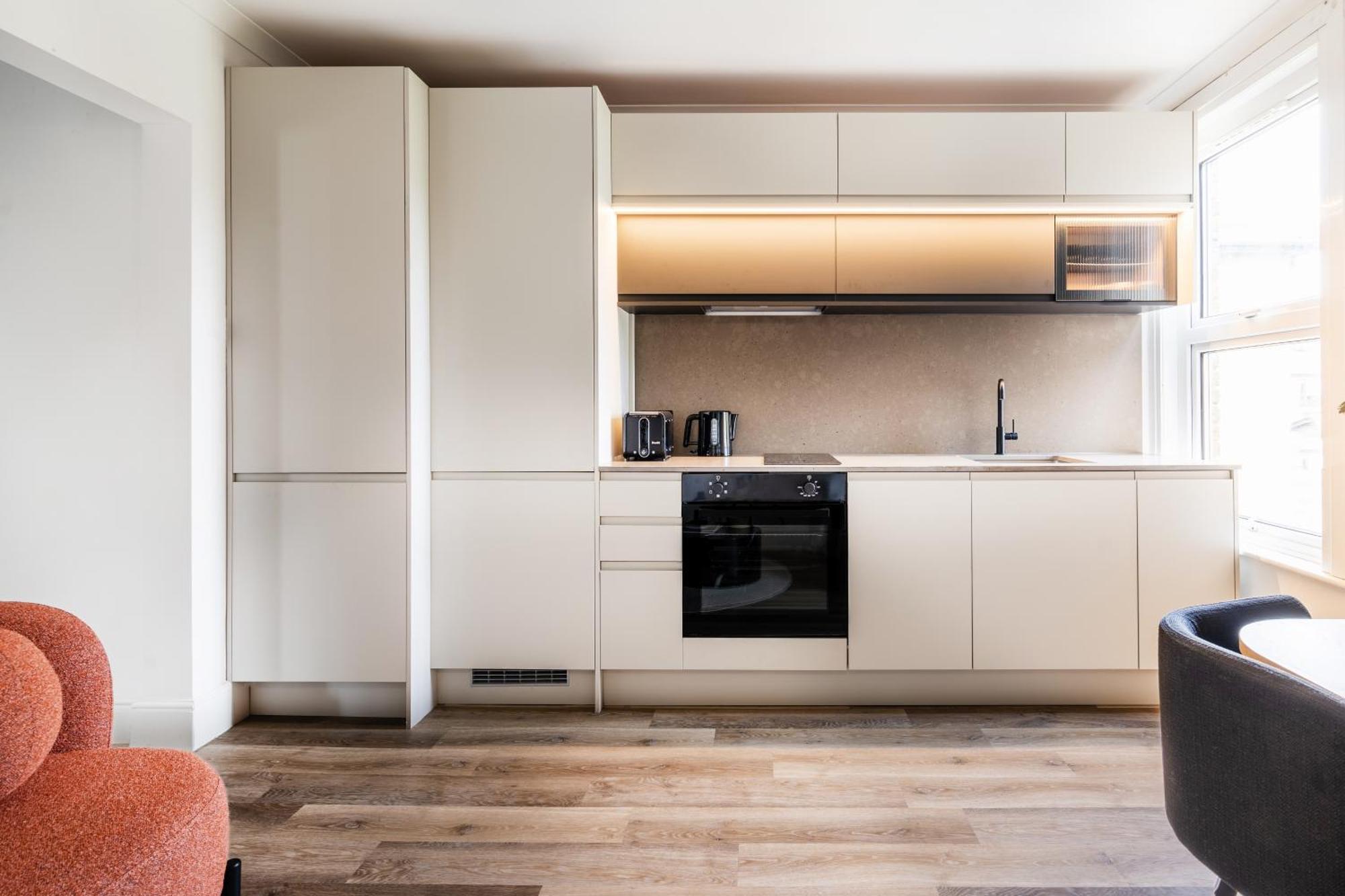 Newly Designed, 2Br Apt, 5Min From Northwood London Tube Station, Nato Hq, Ideal For Wembley, Warner Studio, Contractors Exteriör bild