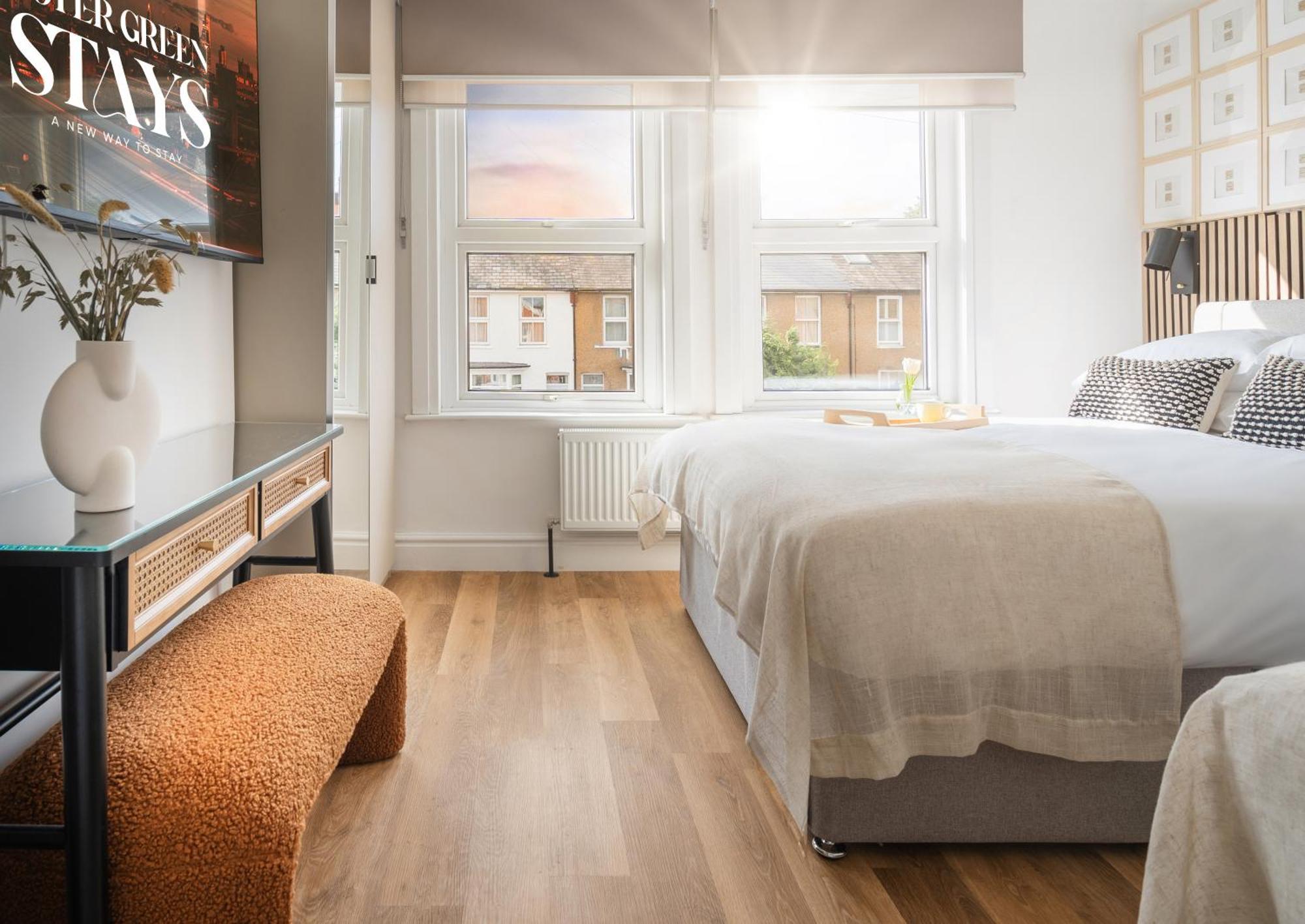 Newly Designed, 2Br Apt, 5Min From Northwood London Tube Station, Nato Hq, Ideal For Wembley, Warner Studio, Contractors Exteriör bild